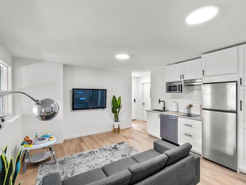 3348 Powell Road, Kamloops, BC - Indoor Photo Showing Kitchen