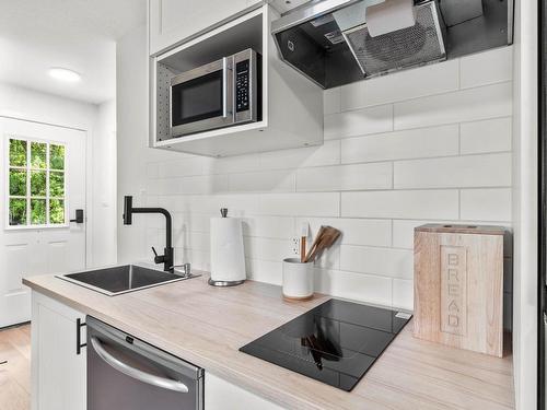 3348 Powell Road, Kamloops, BC - Indoor Photo Showing Kitchen