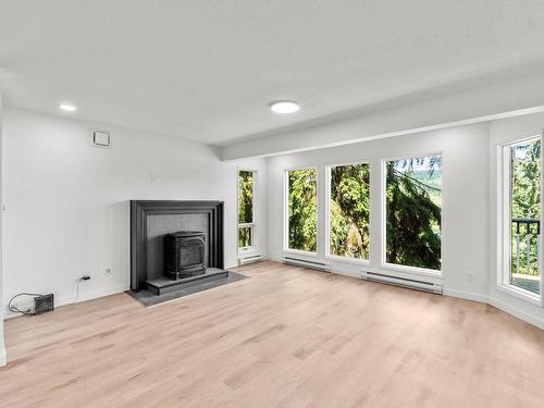 3348 Powell Road, Kamloops, BC - Indoor Photo Showing Living Room With Fireplace