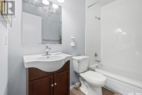 3747 Fairlight Drive, Saskatoon, SK - Indoor Photo Showing Bathroom
