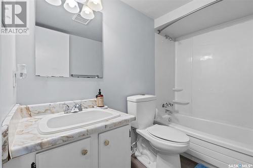 3747 Fairlight Drive, Saskatoon, SK - Indoor Photo Showing Bathroom
