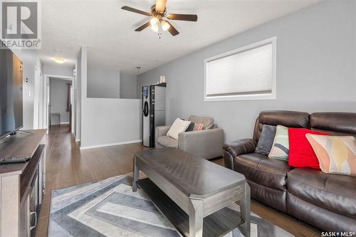 3747 Fairlight Drive, Saskatoon, SK - Indoor Photo Showing Living Room