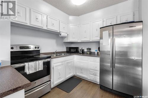 3747 Fairlight Drive, Saskatoon, SK - Indoor Photo Showing Kitchen With Double Sink