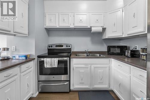 3747 Fairlight Drive, Saskatoon, SK - Indoor Photo Showing Kitchen With Double Sink