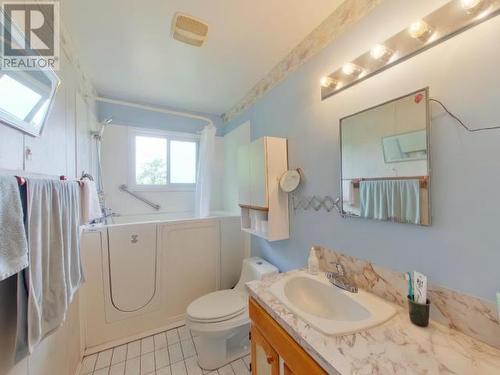 3403 Joyce Ave, Powell River, BC - Indoor Photo Showing Bathroom