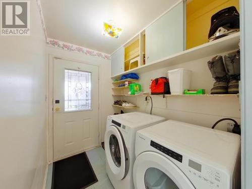 3403 Joyce Ave, Powell River, BC - Indoor Photo Showing Laundry Room