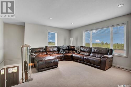 803 Lynd Crescent, Saskatoon, SK - Indoor Photo Showing Living Room