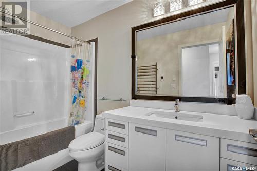 803 Lynd Crescent, Saskatoon, SK - Indoor Photo Showing Bathroom