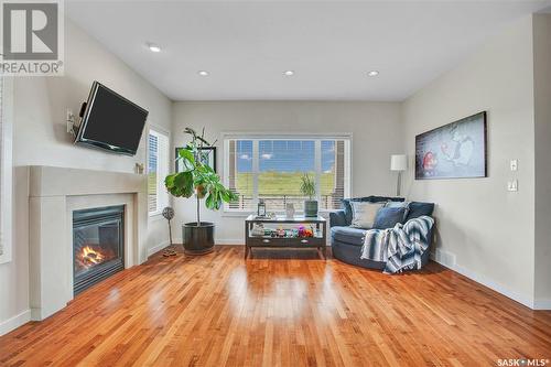 803 Lynd Crescent, Saskatoon, SK - Indoor Photo Showing Living Room With Fireplace
