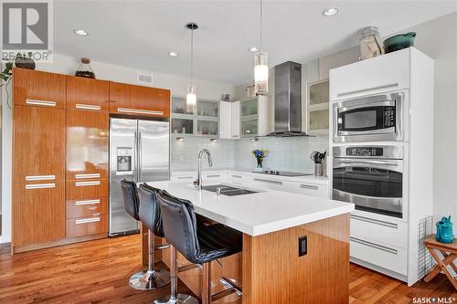 803 Lynd Crescent, Saskatoon, SK - Indoor Photo Showing Kitchen With Stainless Steel Kitchen With Double Sink With Upgraded Kitchen