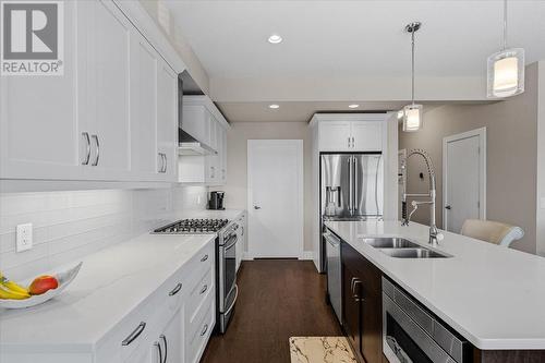 875 Stockley Street Unit# 17, Kelowna, BC - Indoor Photo Showing Kitchen With Double Sink With Upgraded Kitchen