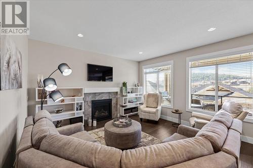 875 Stockley Street Unit# 17, Kelowna, BC - Indoor Photo Showing Living Room With Fireplace