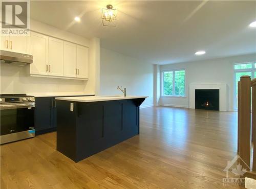 35 Kinver Private, Ottawa, ON - Indoor Photo Showing Kitchen