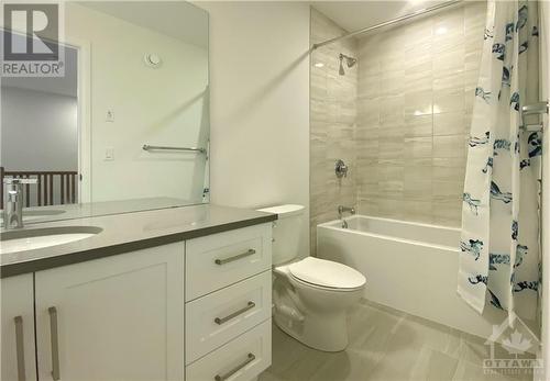 35 Kinver Private, Ottawa, ON - Indoor Photo Showing Bathroom