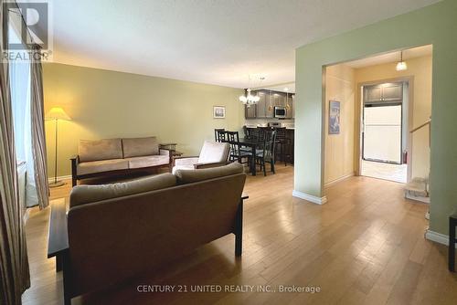 1570 Westbrook Drive, Peterborough, ON - Indoor Photo Showing Living Room