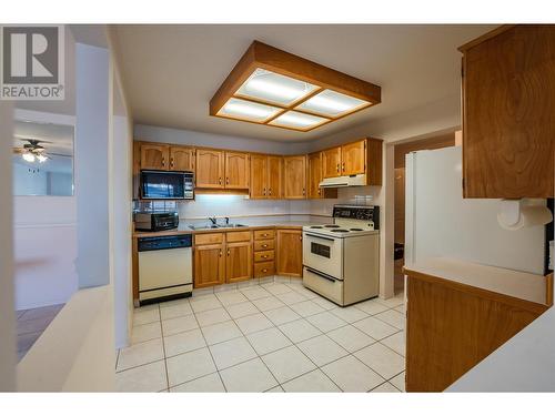 374 Winnipeg Street Unit# 307, Penticton, BC - Indoor Photo Showing Kitchen With Double Sink