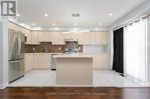 42 Four Seasons Circle, Brampton, ON - Indoor Photo Showing Kitchen With Upgraded Kitchen