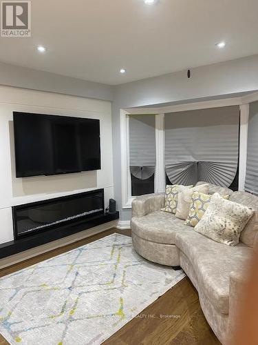7268 Frontier Ridge, Mississauga, ON - Indoor Photo Showing Living Room With Fireplace