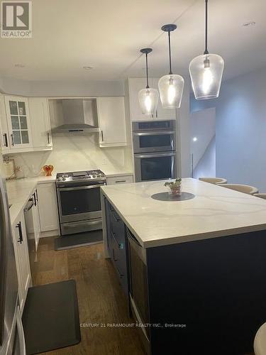 7268 Frontier Ridge, Mississauga, ON - Indoor Photo Showing Kitchen With Stainless Steel Kitchen