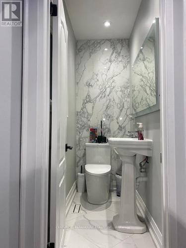 7268 Frontier Ridge, Mississauga, ON - Indoor Photo Showing Bathroom