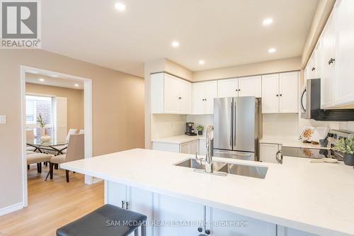 4556 Donegal Drive, Mississauga, ON - Indoor Photo Showing Kitchen With Double Sink With Upgraded Kitchen