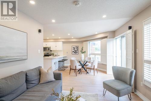 4556 Donegal Drive, Mississauga, ON - Indoor Photo Showing Living Room