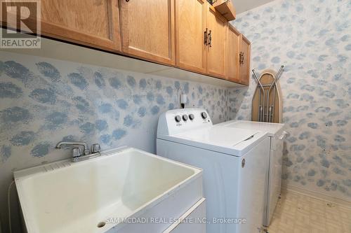 4556 Donegal Drive, Mississauga, ON - Indoor Photo Showing Laundry Room