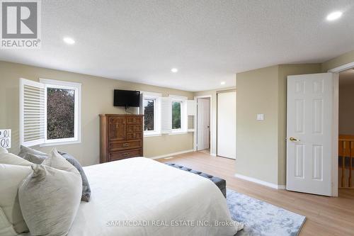 4556 Donegal Drive, Mississauga, ON - Indoor Photo Showing Bedroom