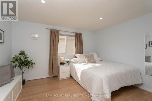 4556 Donegal Drive, Mississauga, ON - Indoor Photo Showing Bedroom