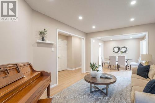 4556 Donegal Drive, Mississauga, ON - Indoor Photo Showing Living Room