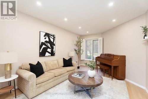 4556 Donegal Drive, Mississauga, ON - Indoor Photo Showing Living Room