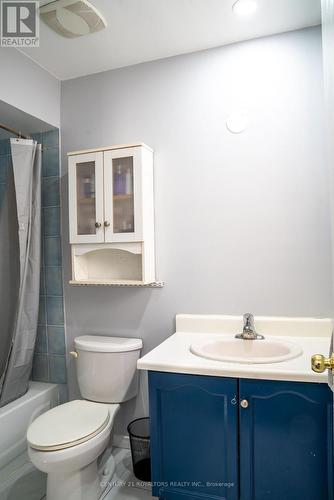 60 Dutch Crescent, Brampton, ON - Indoor Photo Showing Bathroom