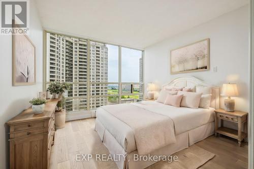 1106 - 45 Kingsbridge Garden Circle, Mississauga, ON - Indoor Photo Showing Bedroom