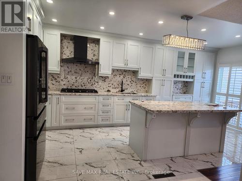 620 Madame Street, Mississauga, ON - Indoor Photo Showing Kitchen With Upgraded Kitchen