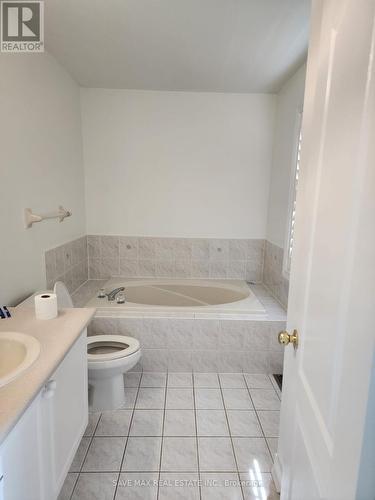 620 Madame Street, Mississauga, ON - Indoor Photo Showing Bathroom