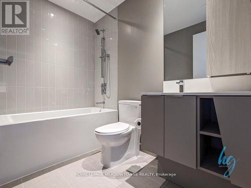 702 - 3900 Confederation Parkway, Mississauga, ON - Indoor Photo Showing Bathroom