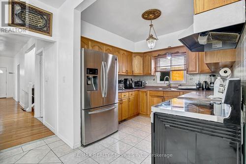 1725 Highland Avenue, Windsor, ON - Indoor Photo Showing Kitchen