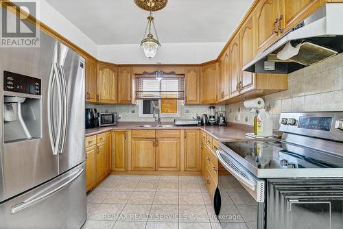 1725 Highland Avenue, Windsor, ON - Indoor Photo Showing Kitchen