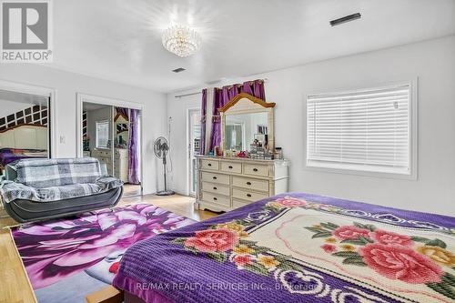 1725 Highland Avenue, Windsor, ON - Indoor Photo Showing Bedroom