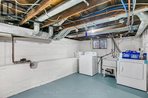 1725 Highland Avenue, Windsor, ON - Indoor Photo Showing Laundry Room