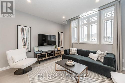 300 Grange Road E, Guelph, ON - Indoor Photo Showing Living Room