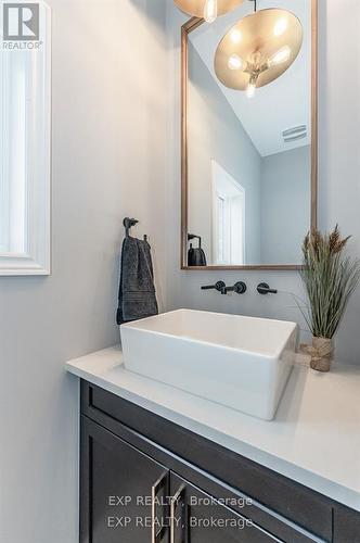 300 Grange Road E, Guelph, ON - Indoor Photo Showing Bathroom