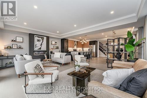 300 Grange Road E, Guelph, ON - Indoor Photo Showing Living Room