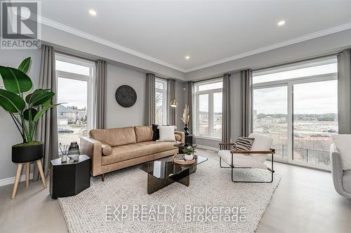 300 Grange Road E, Guelph, ON - Indoor Photo Showing Living Room