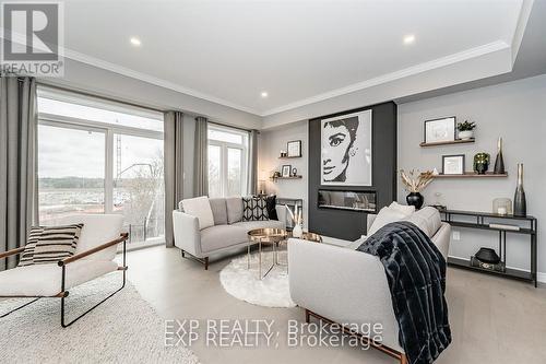 300 Grange Road E, Guelph, ON - Indoor Photo Showing Living Room