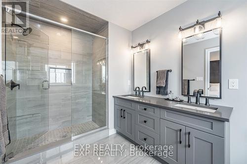 300 Grange Road E, Guelph, ON - Indoor Photo Showing Bathroom