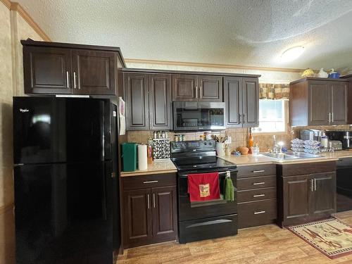 27 - 2905 Lower Six Mile Road, Nelson, BC - Indoor Photo Showing Kitchen