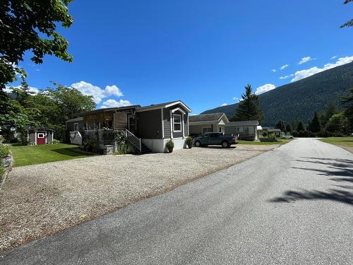 27 - 2905 Lower Six Mile Road, Nelson, BC - Outdoor