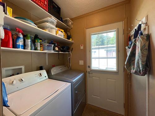 27 - 2905 Lower Six Mile Road, Nelson, BC - Indoor Photo Showing Laundry Room
