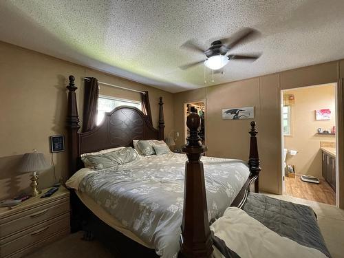 27 - 2905 Lower Six Mile Road, Nelson, BC - Indoor Photo Showing Bedroom